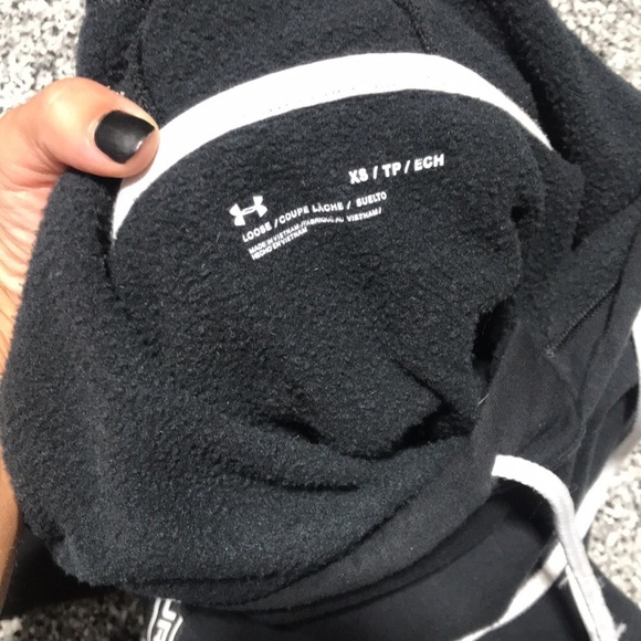 Under Armour ✦ Black Oversized Loose Hoodie (XS/S) - Picture 3 of 4